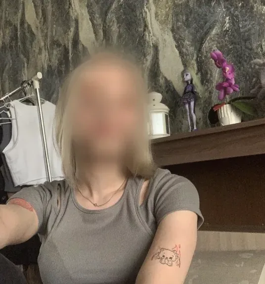 Courtney, 19