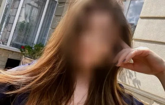 Hayley, 19