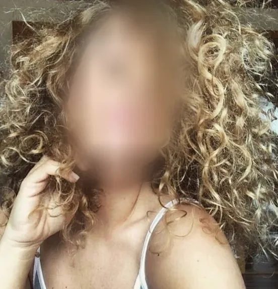 Lara, 25