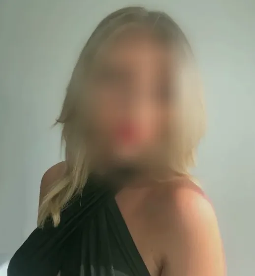 Lara, 32