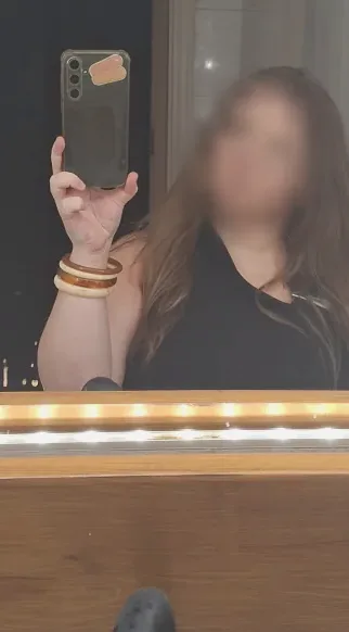 Molly, 19