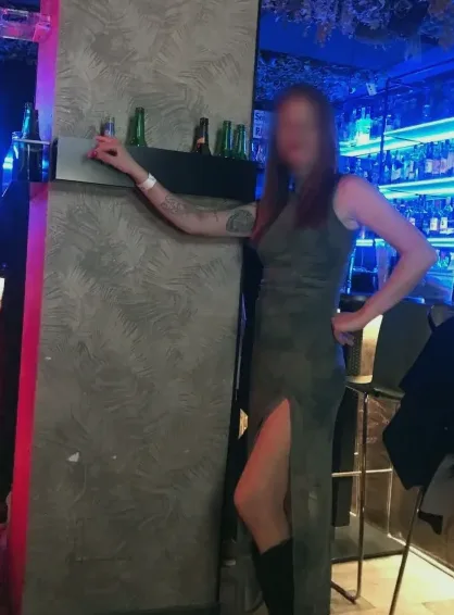 Nicola, 40