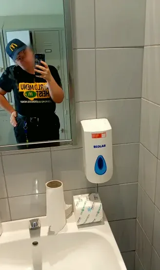 Roisin, 24