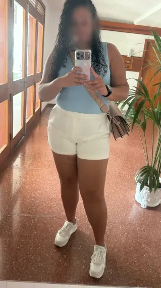 Samantha, 33